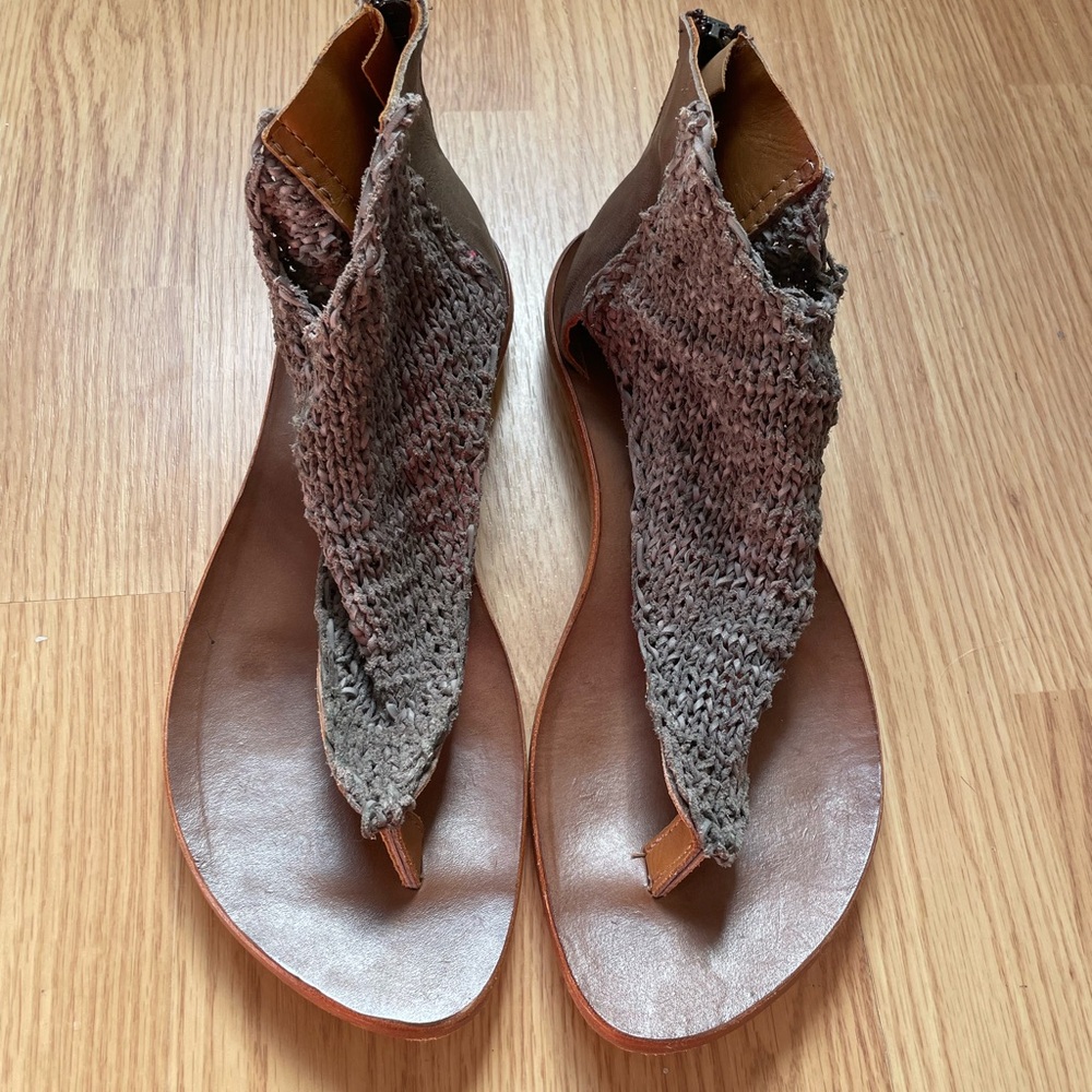 CYDWOQ sandals